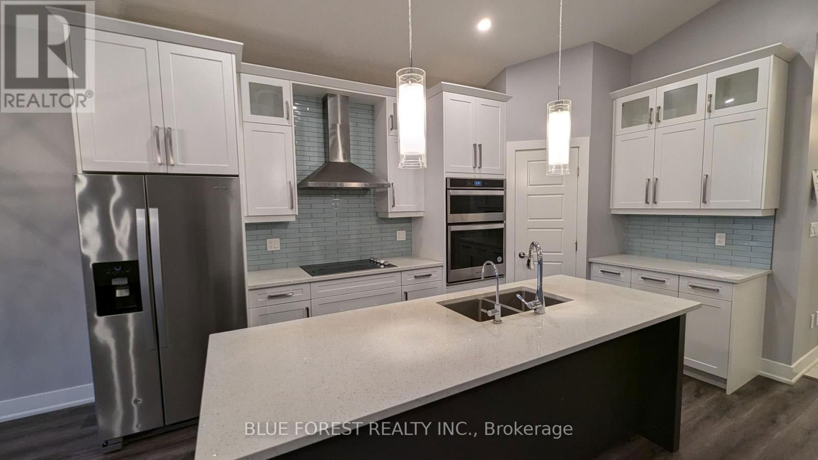 22 - 10 MCPHERSON COURT Image 8
