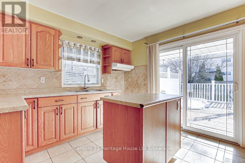 84 ANDERSON STREET Image 11