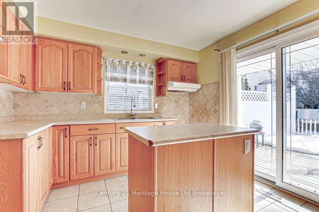 84 ANDERSON STREET Image 12