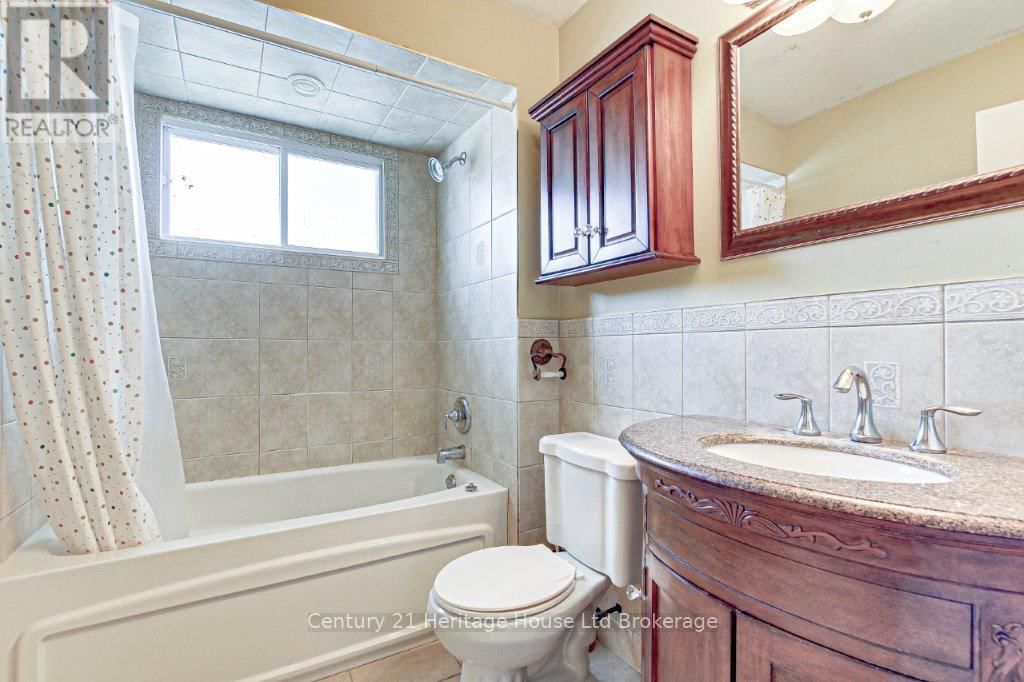 84 ANDERSON STREET Image 17