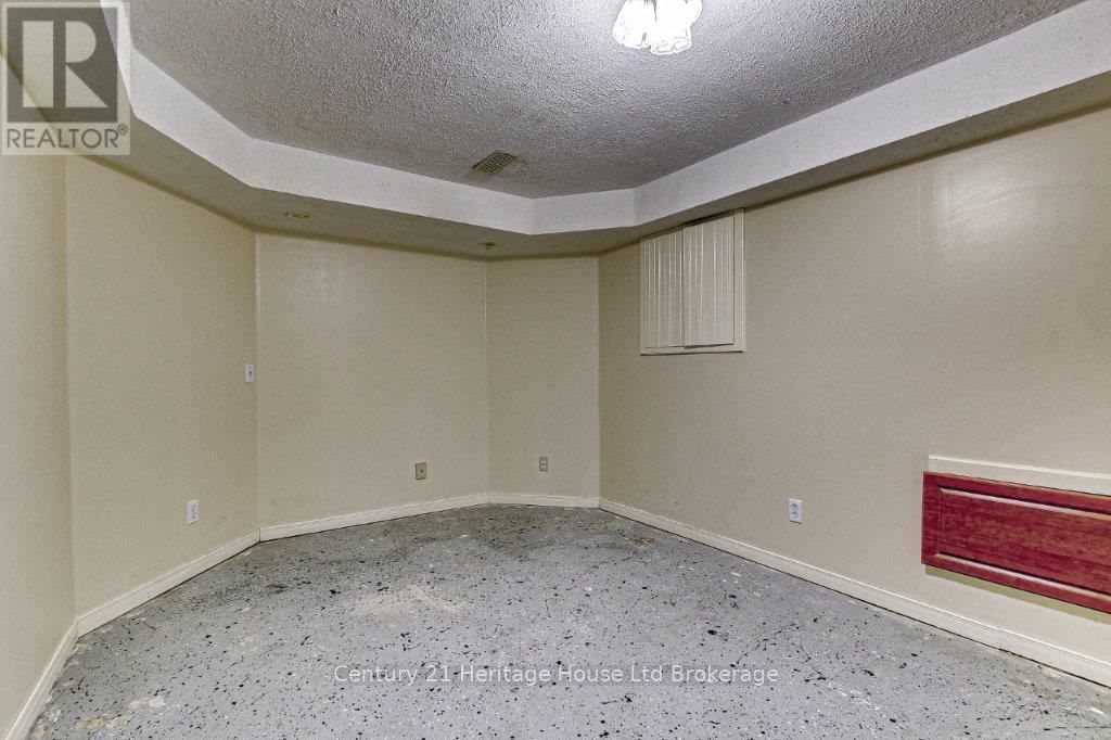 84 ANDERSON STREET Image 20