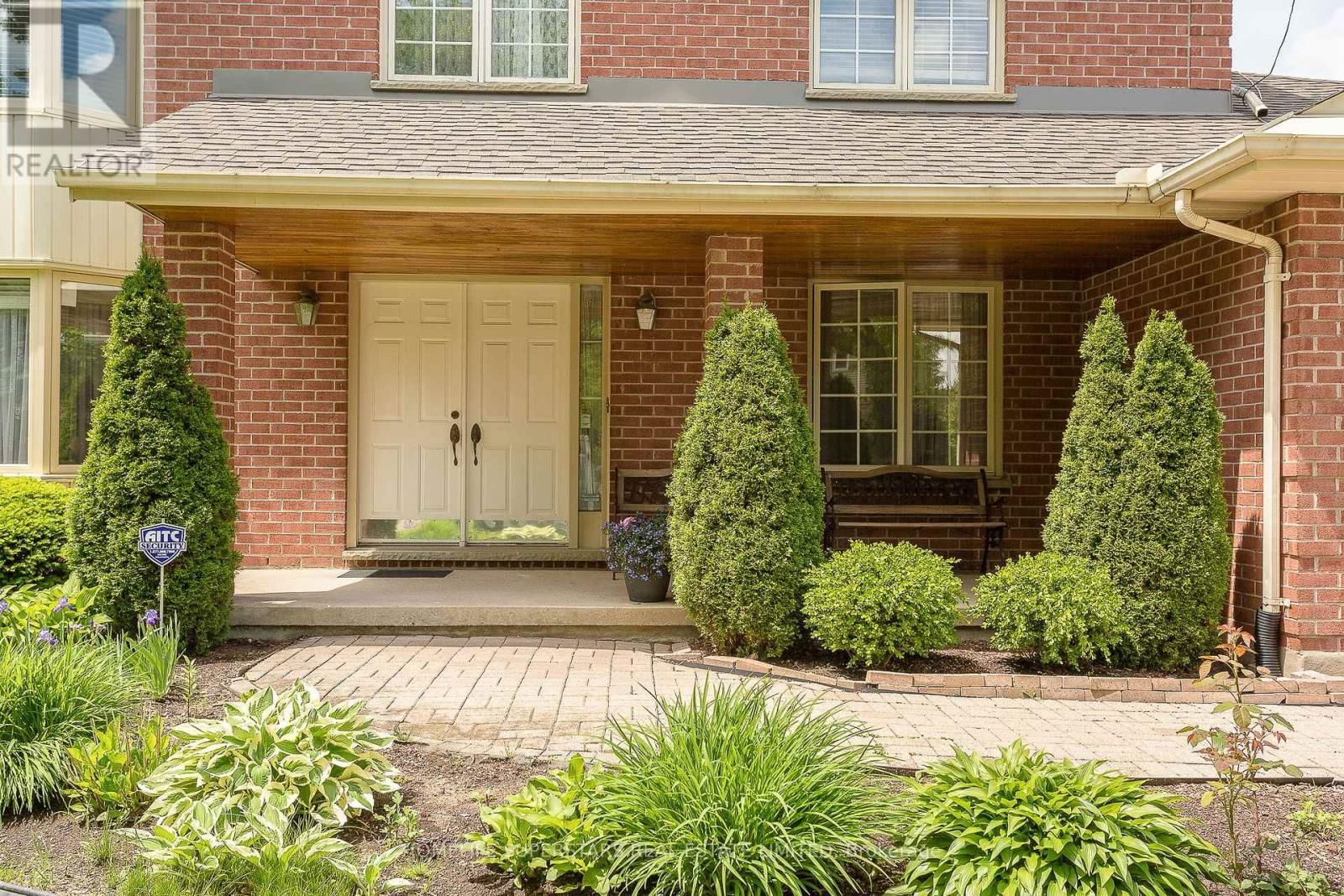 1565 HASTINGS DRIVE Image 4