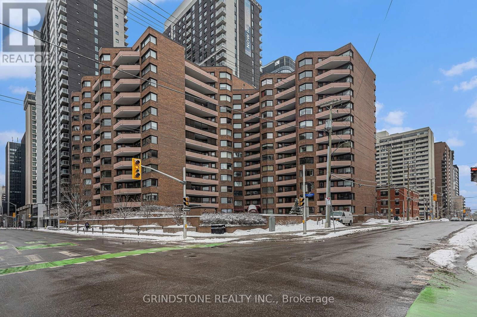 1203 - 151 BAY STREET Image 1