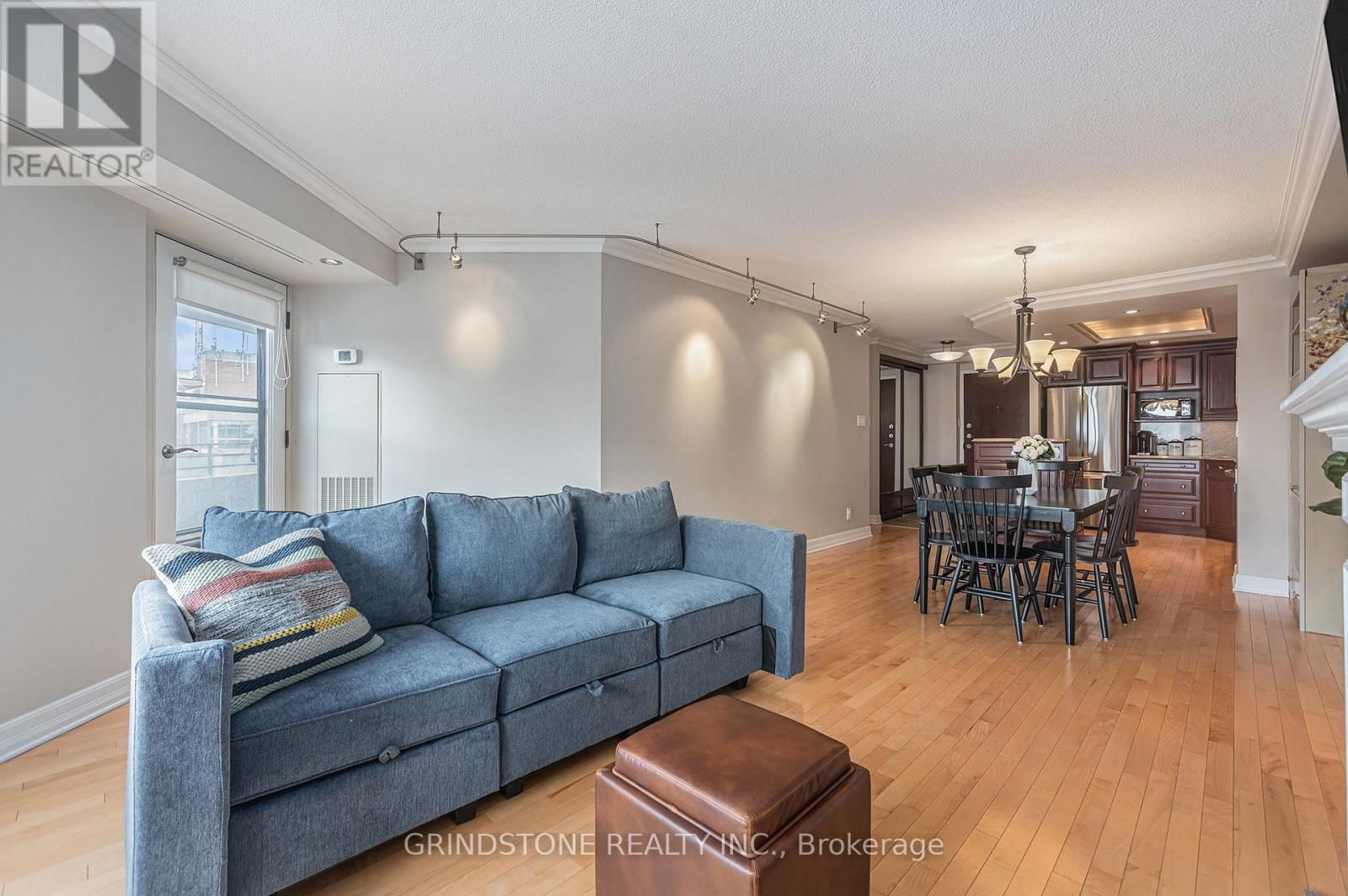 1203 - 151 BAY STREET Image 7