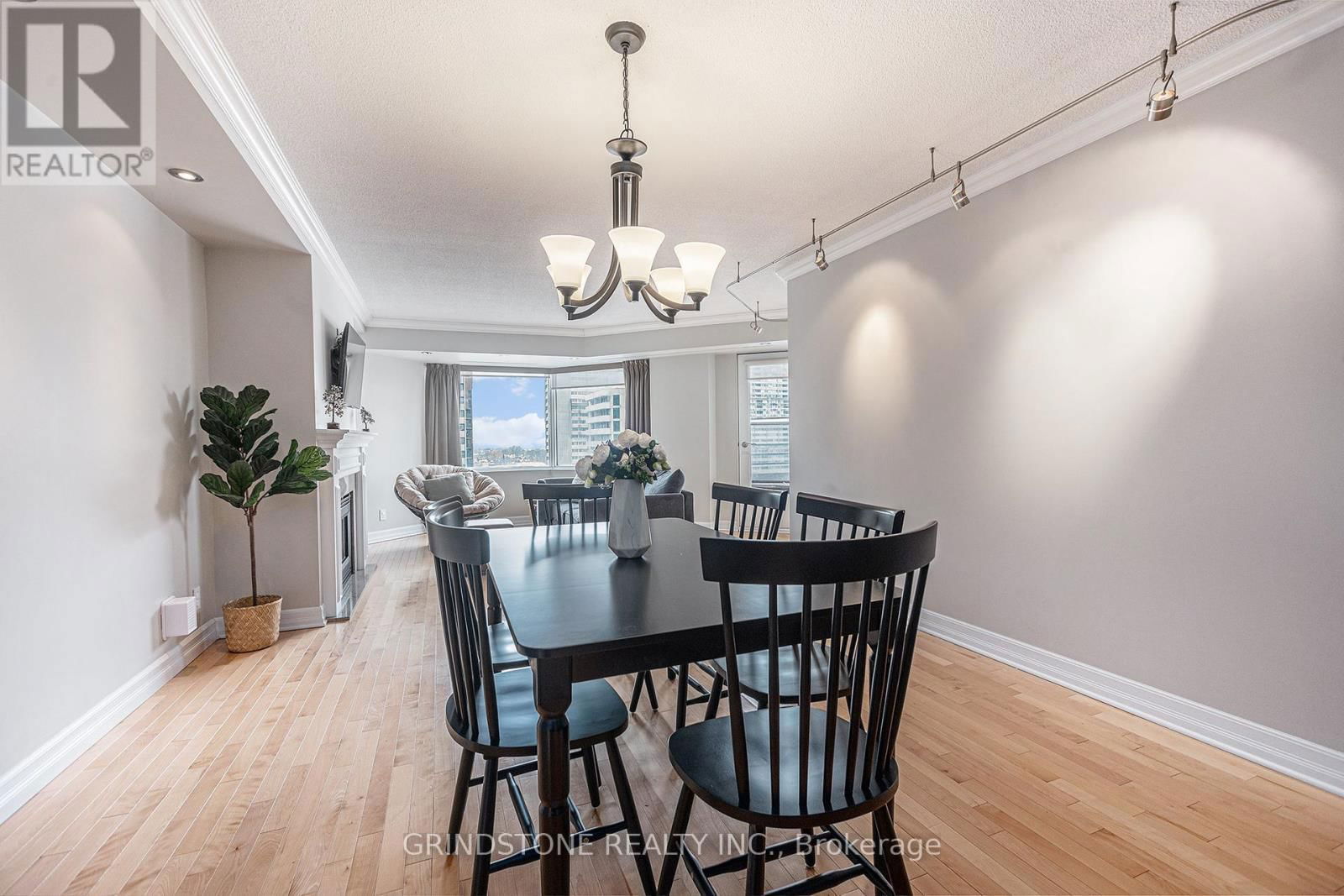 1203 - 151 BAY STREET Image 9