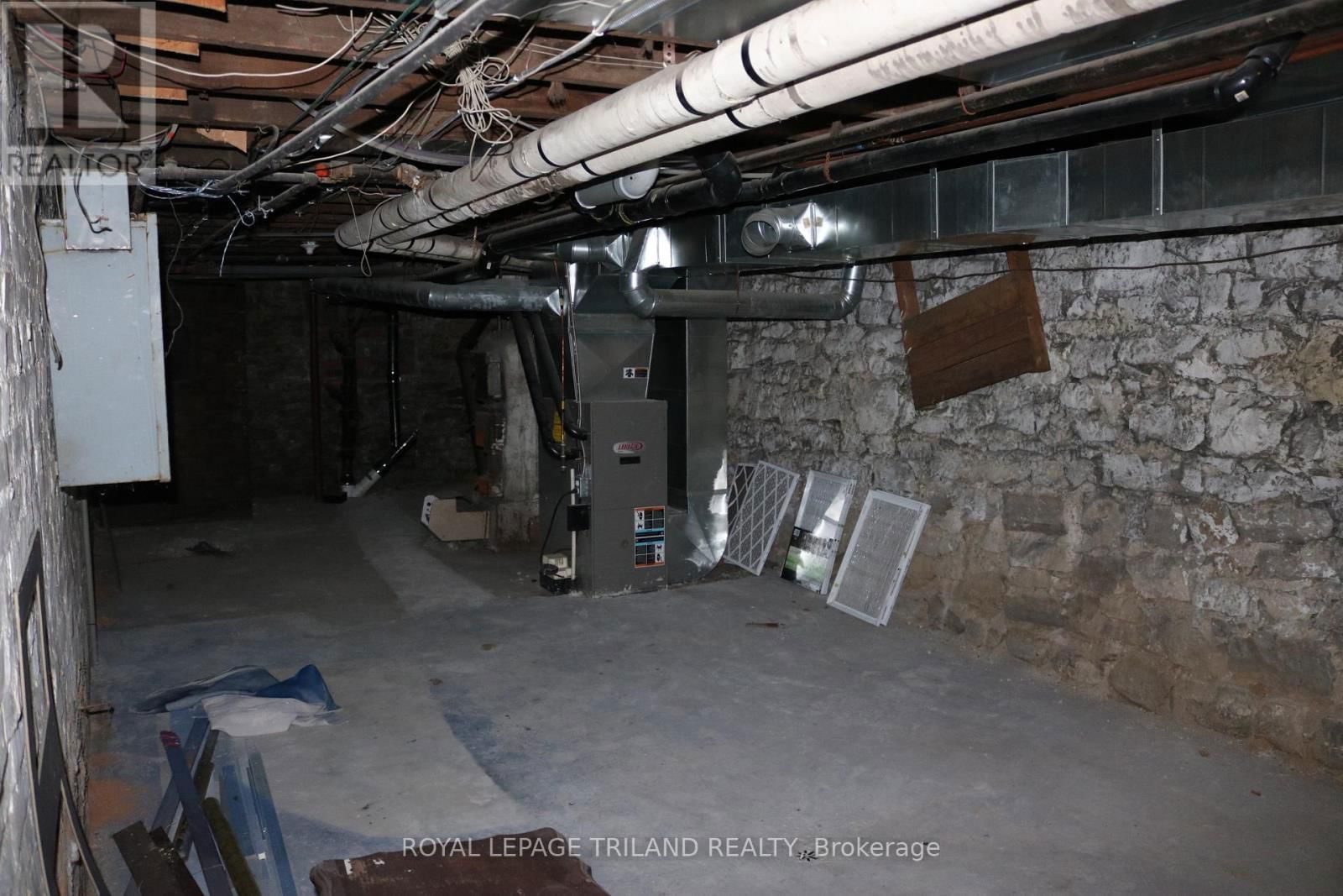 Main Floor - 656 TALBOT STREET Image 35