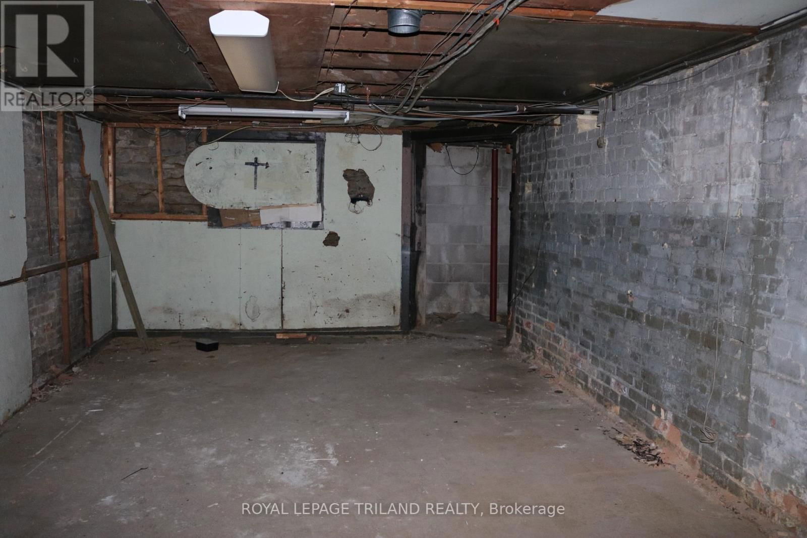 Main Floor - 656 TALBOT STREET Image 38