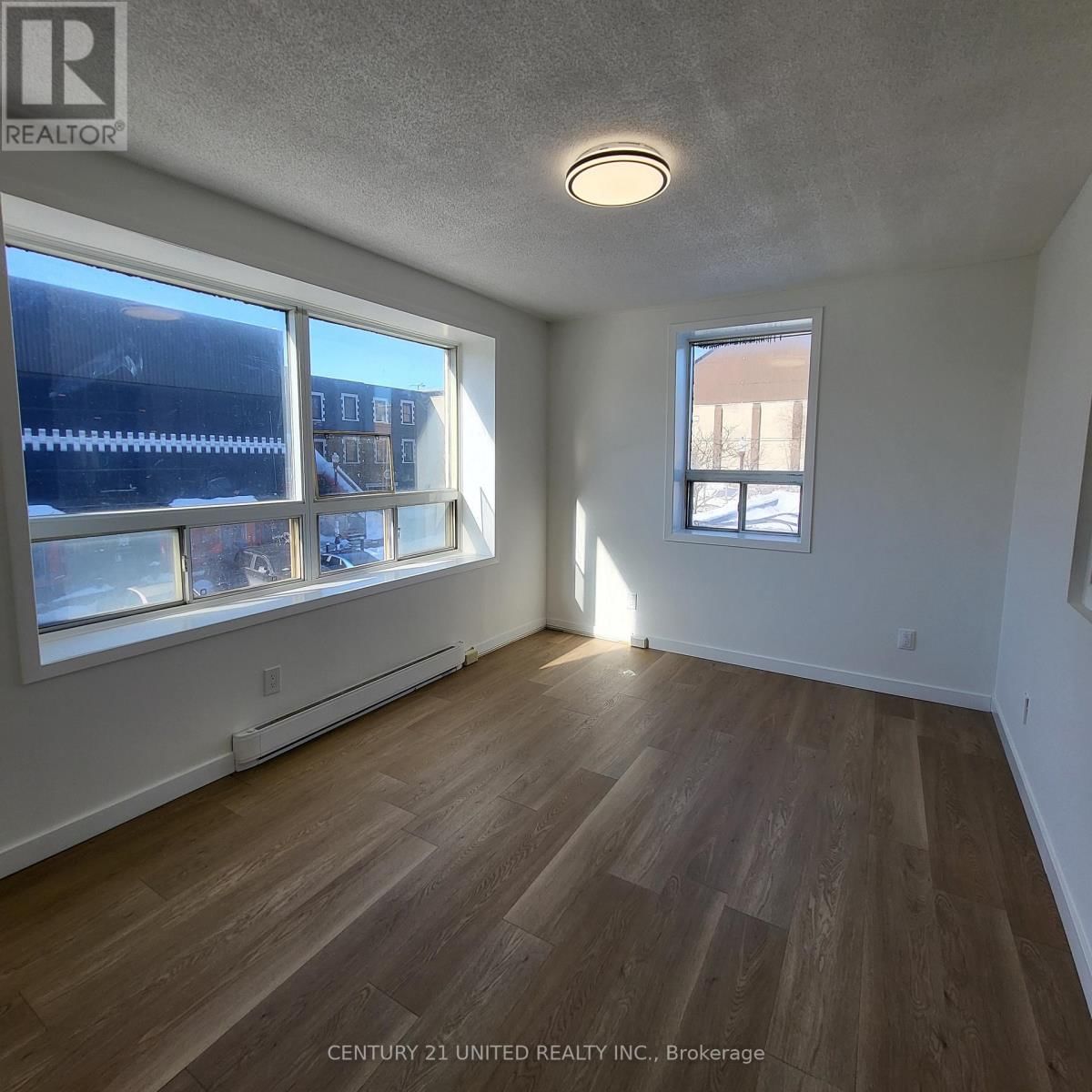 8 - 174.5 HUNTER STREET E Image 4