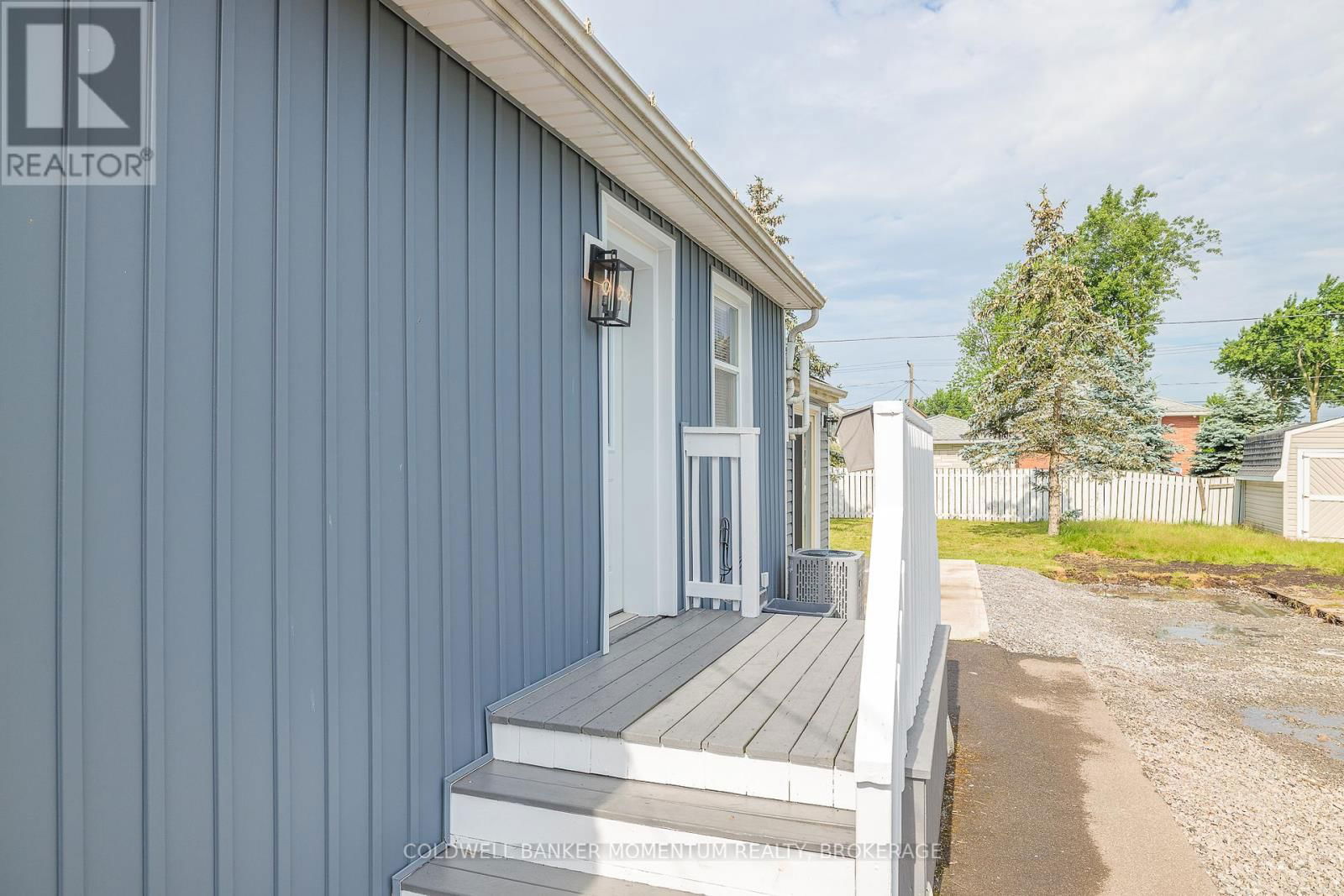 72 WELLINGTON STREET Image 24