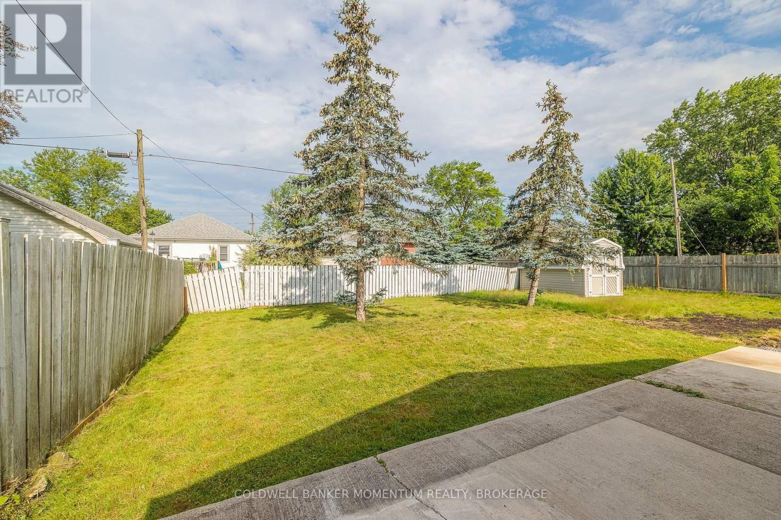 72 WELLINGTON STREET Image 26