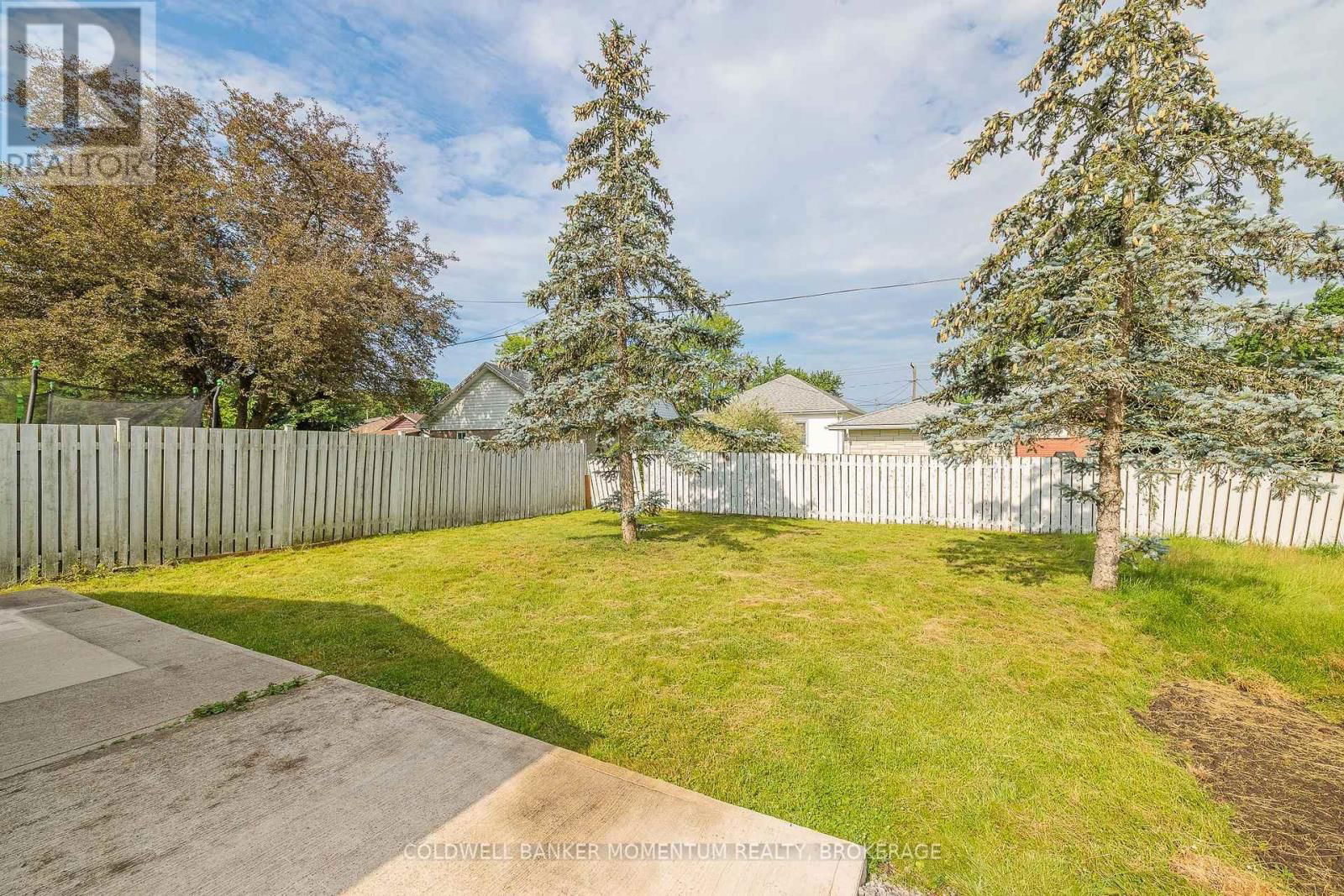 72 WELLINGTON STREET Image 27