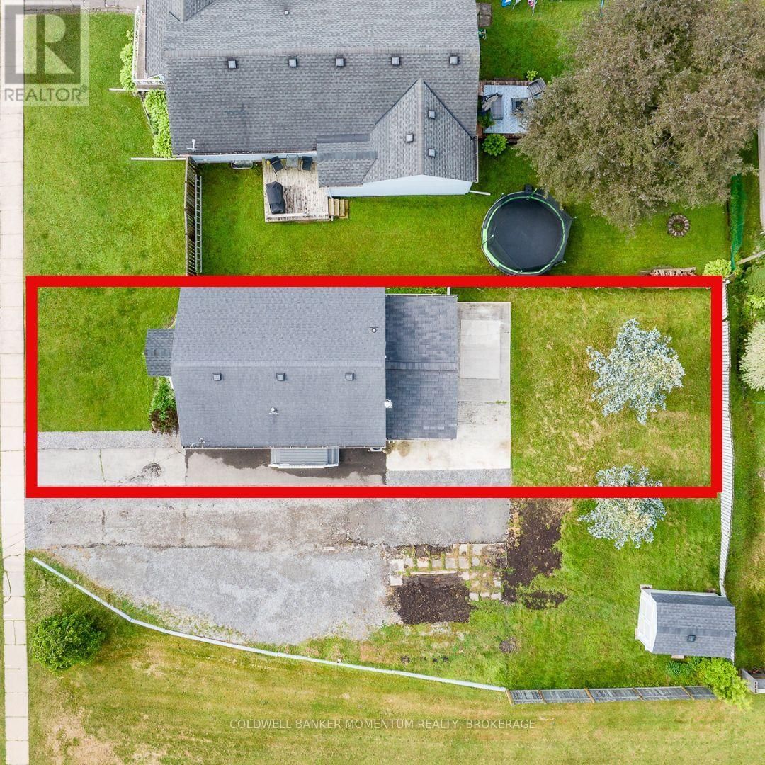 72 WELLINGTON STREET Image 33