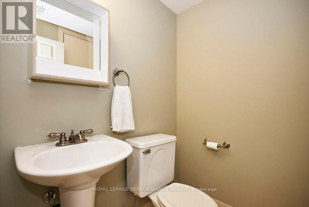 125 LANSDOWNE ROAD SOUTH Image 34