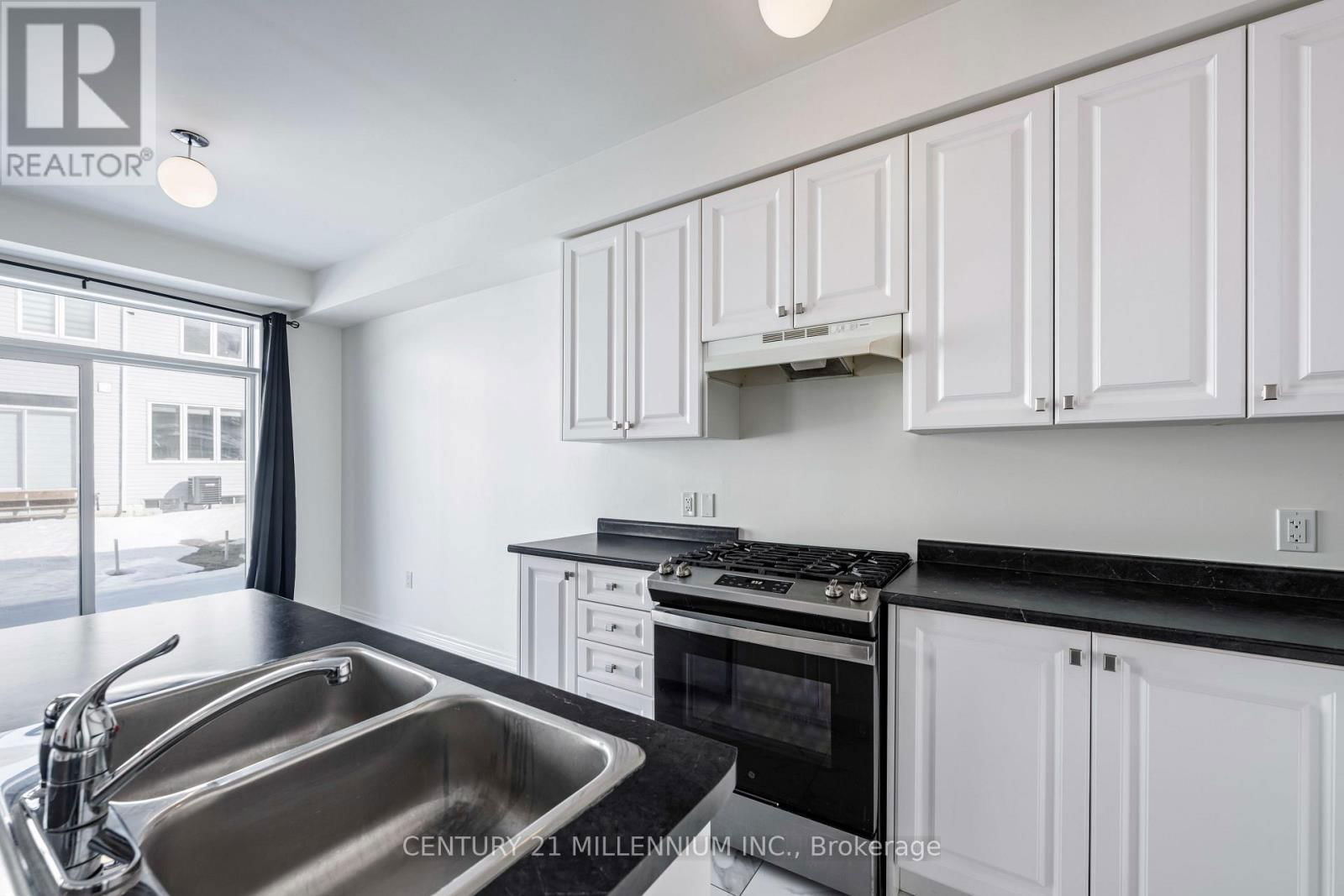 727 POTAWATOMI CRESCENT Image 17