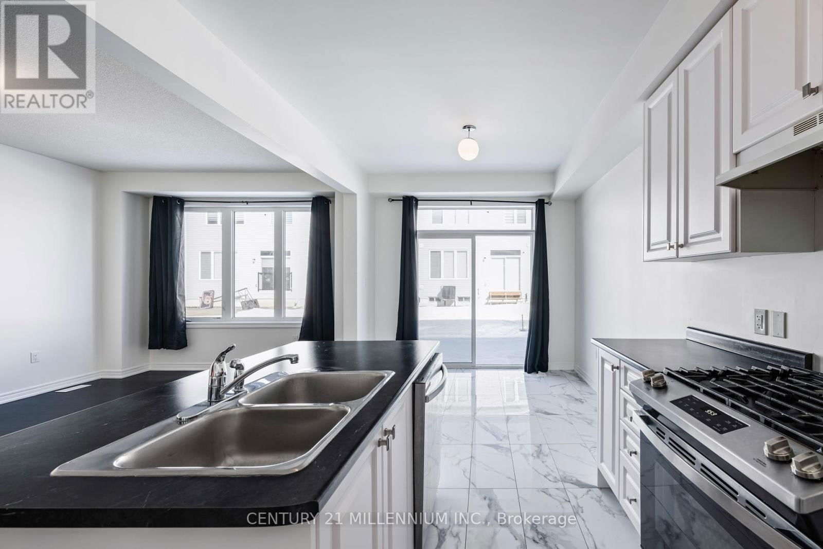 727 POTAWATOMI CRESCENT Image 18