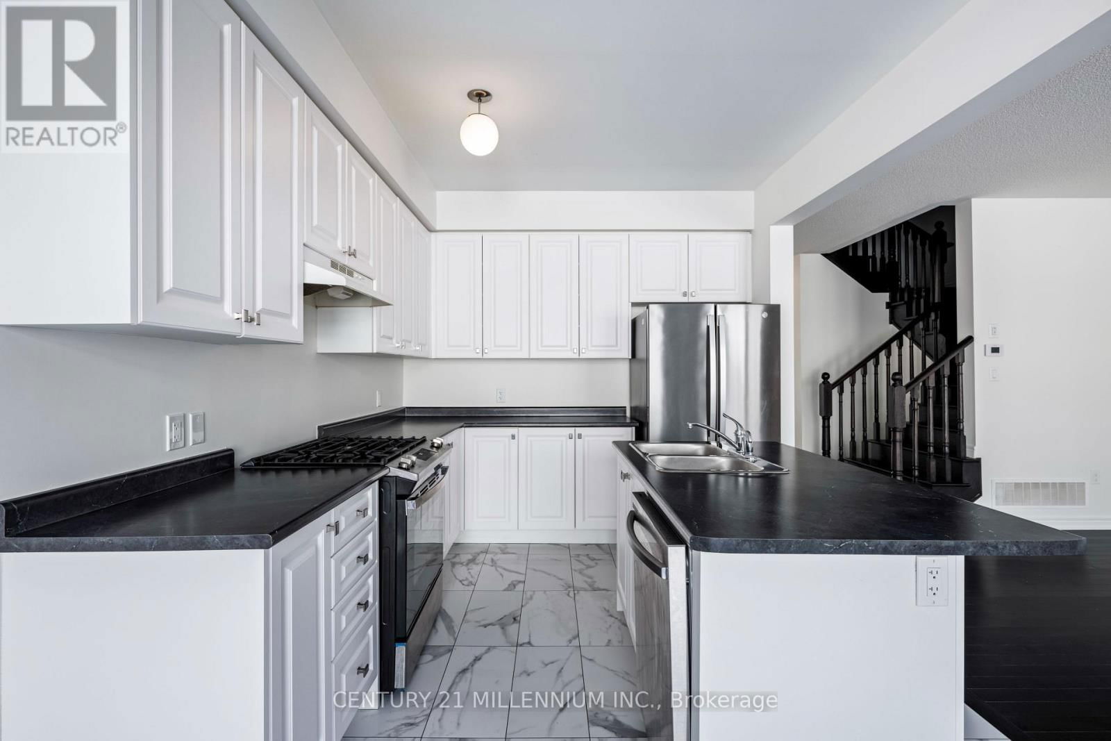 727 POTAWATOMI CRESCENT Image 19