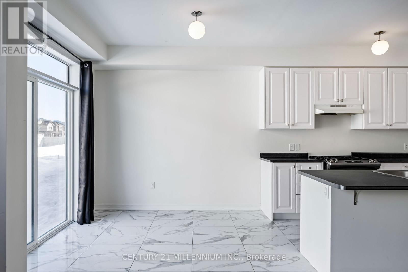727 POTAWATOMI CRESCENT Image 22