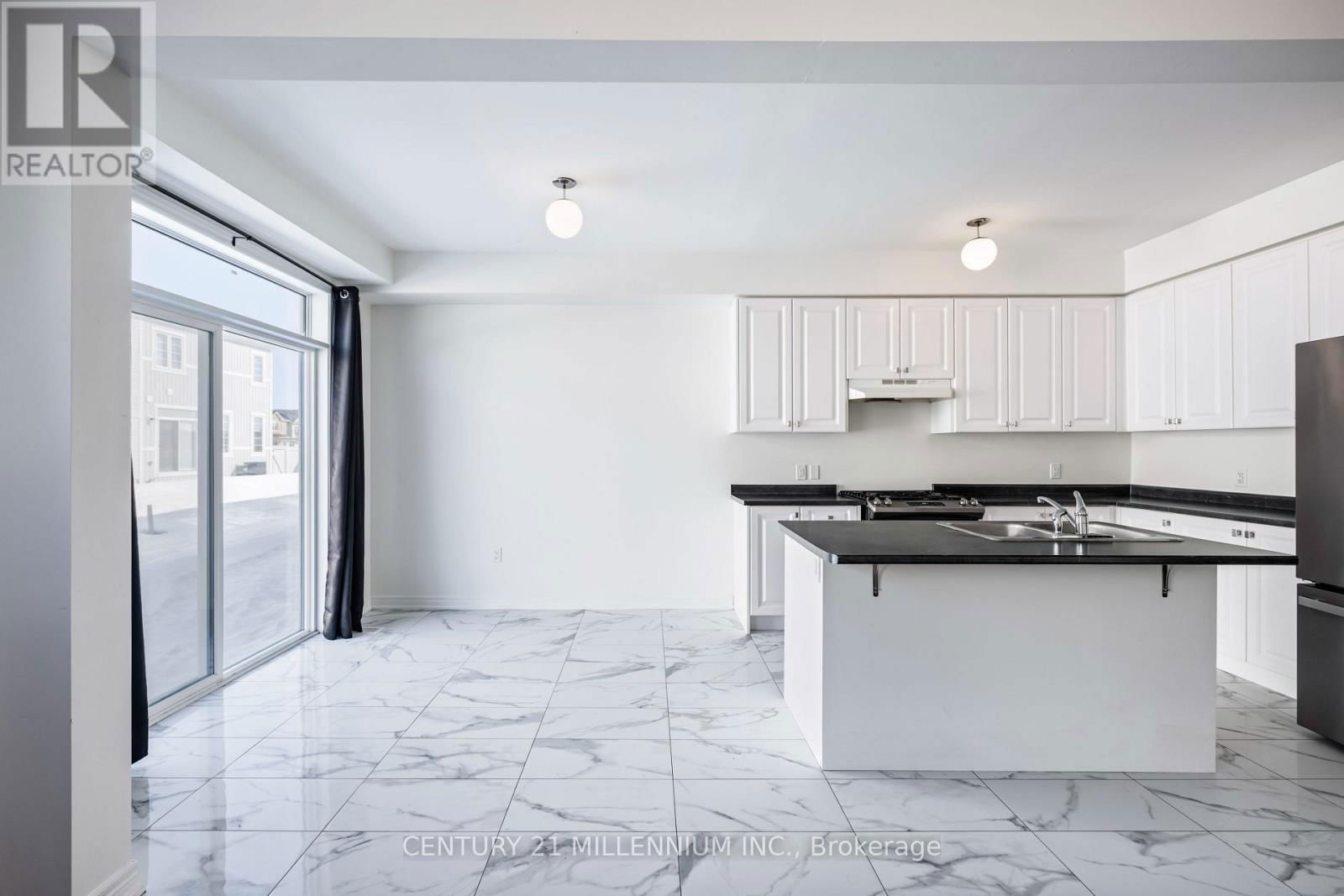 727 POTAWATOMI CRESCENT Image 23
