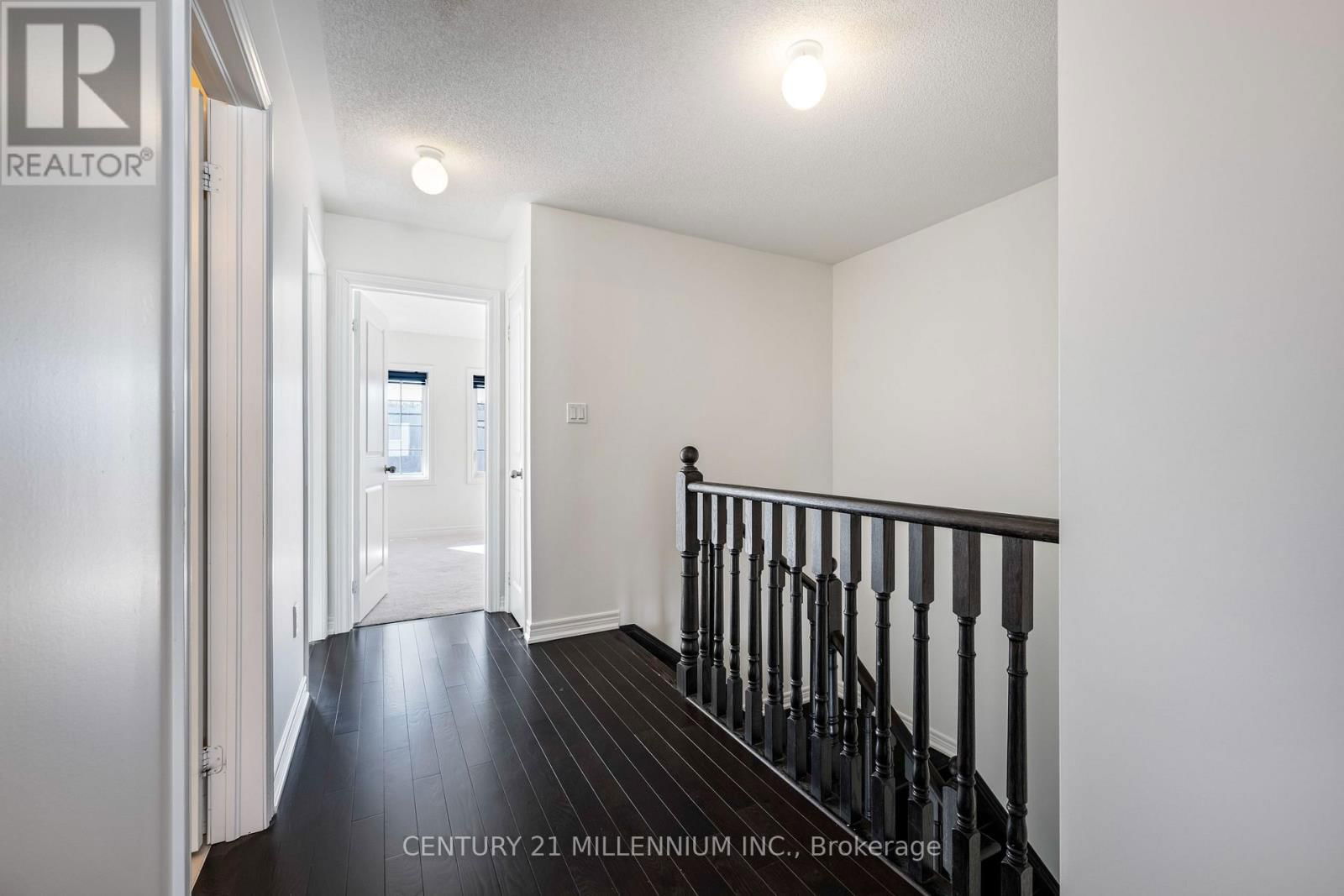 727 POTAWATOMI CRESCENT Image 24