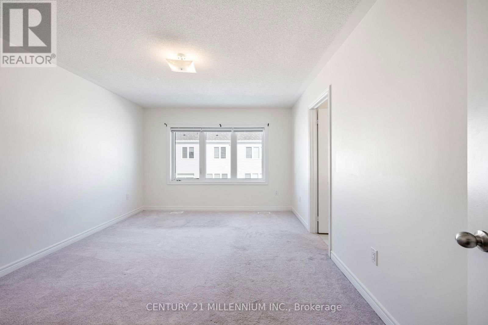 727 POTAWATOMI CRESCENT Image 32