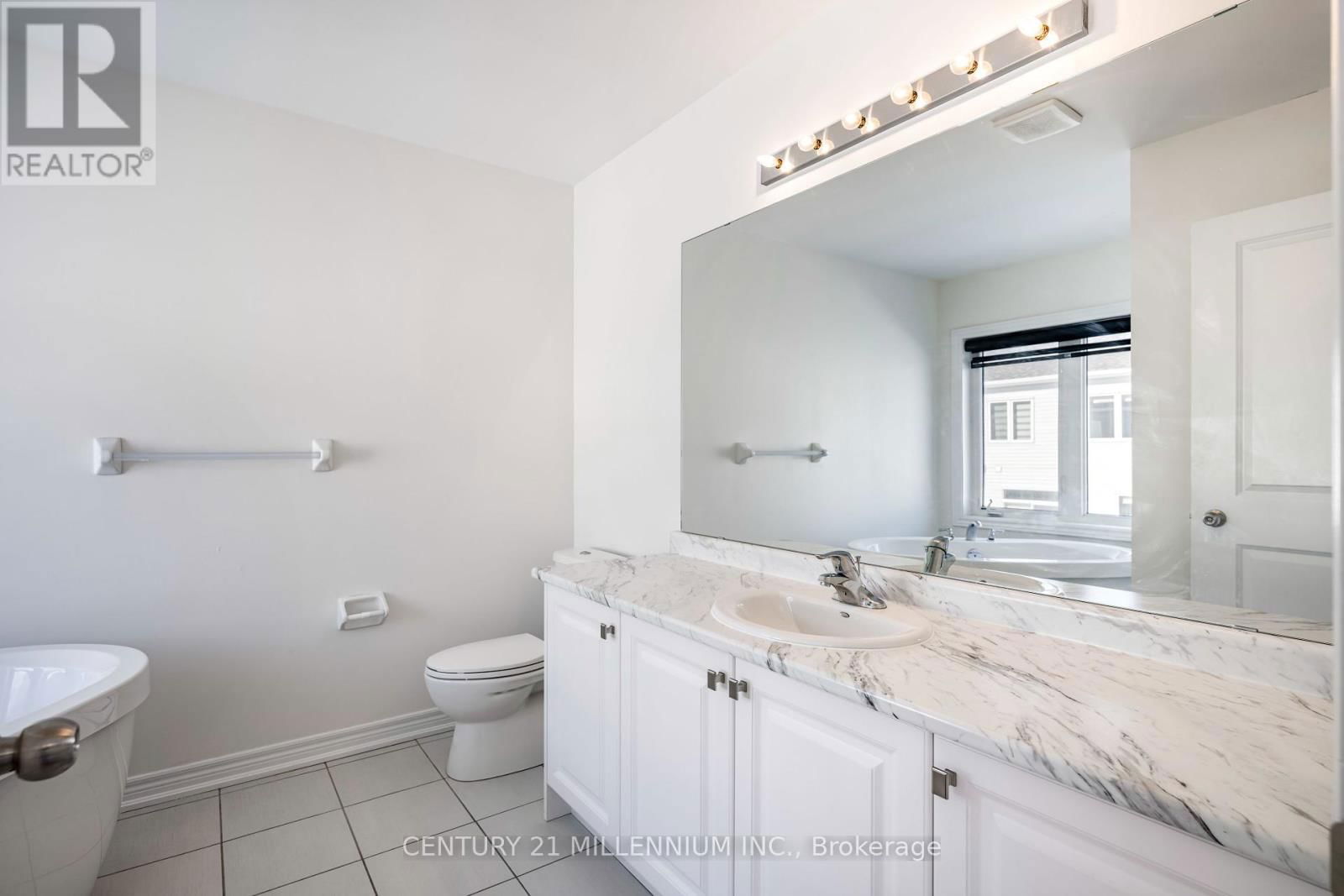727 POTAWATOMI CRESCENT Image 36