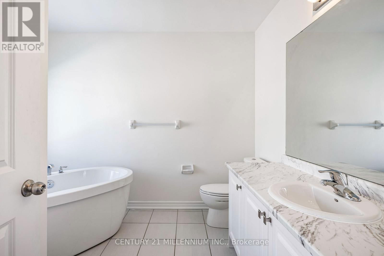 727 POTAWATOMI CRESCENT Image 37