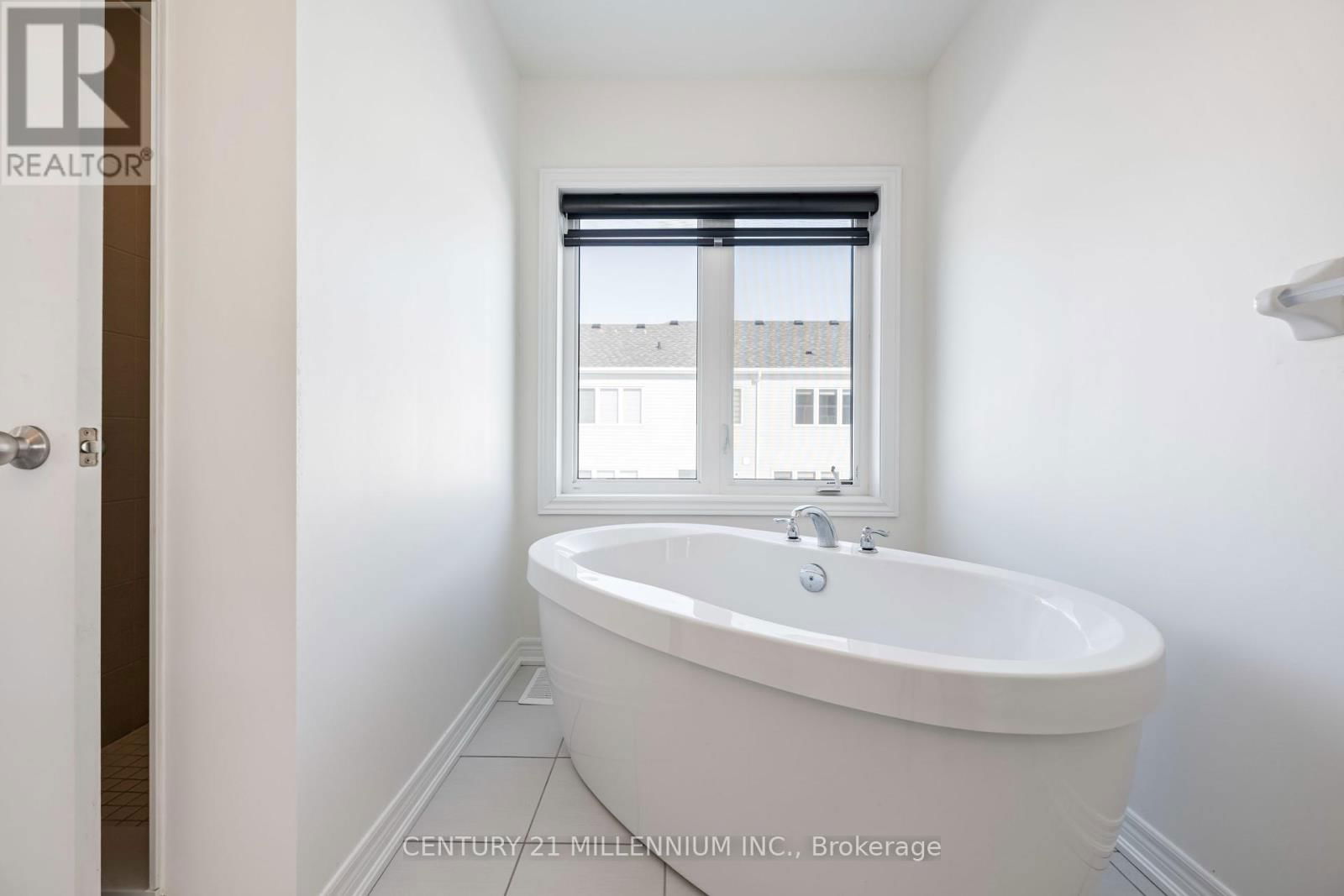 727 POTAWATOMI CRESCENT Image 39
