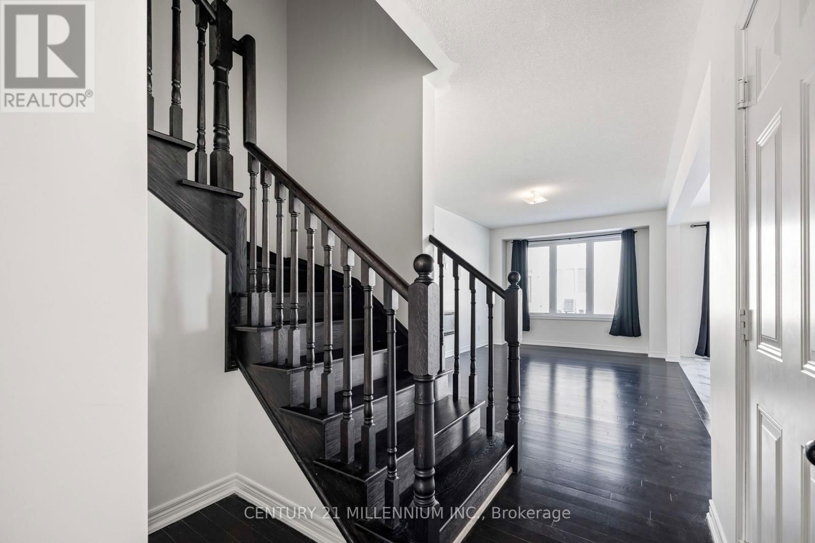 727 POTAWATOMI CRESCENT Image 6