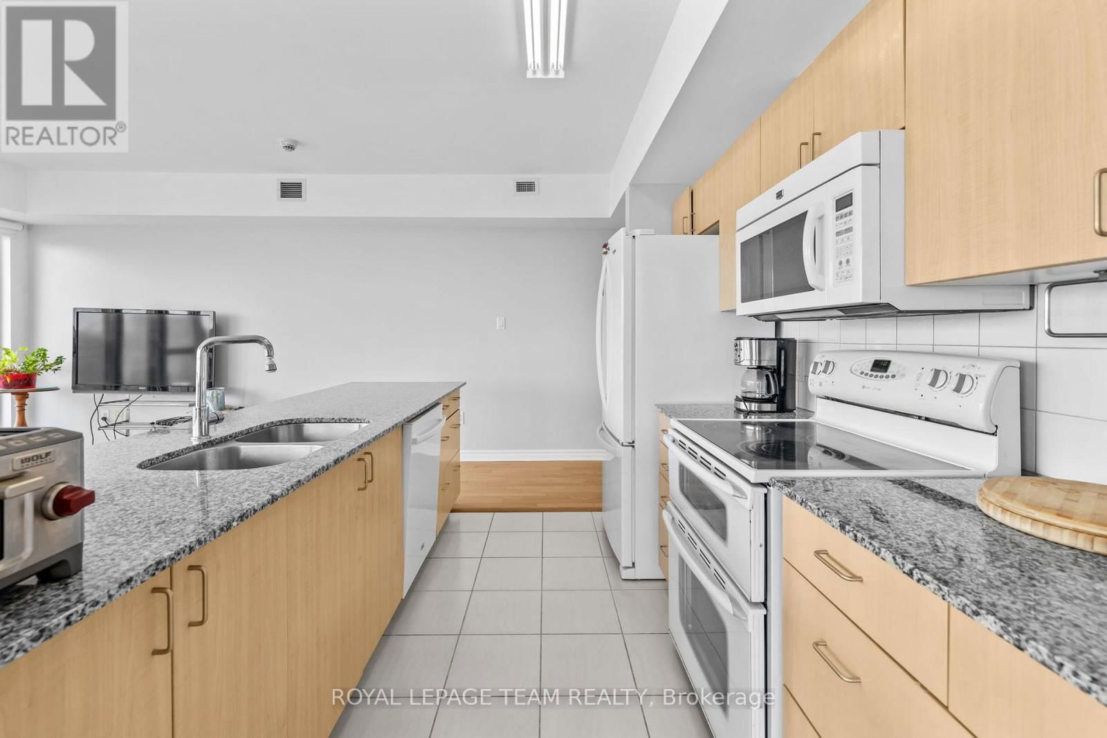 1002 - 70 LANDRY STREET Image 12