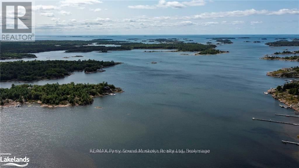 1 ISLAND 271C Image 11