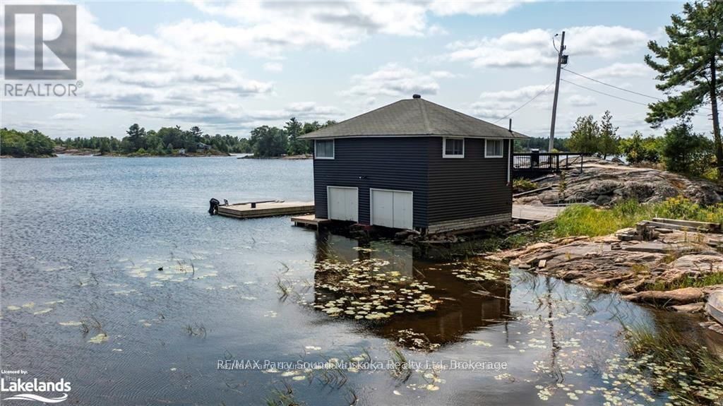 1 ISLAND 271C Image 12