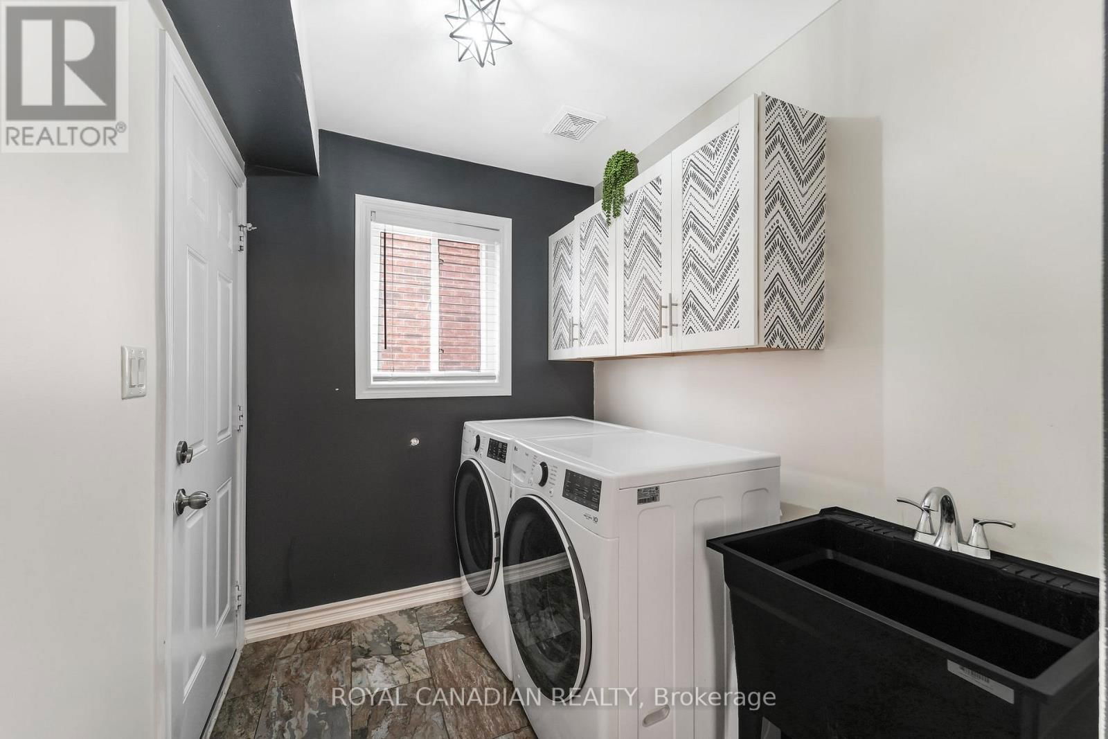 26 LORDS DRIVE Image 33