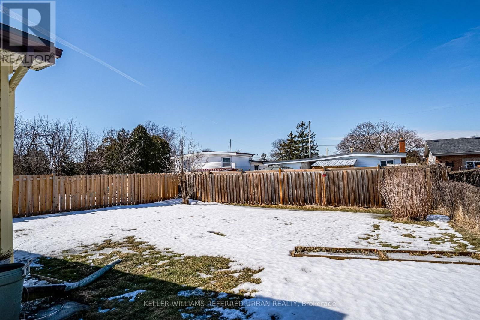 60 FIELDING CRESCENT Image 38