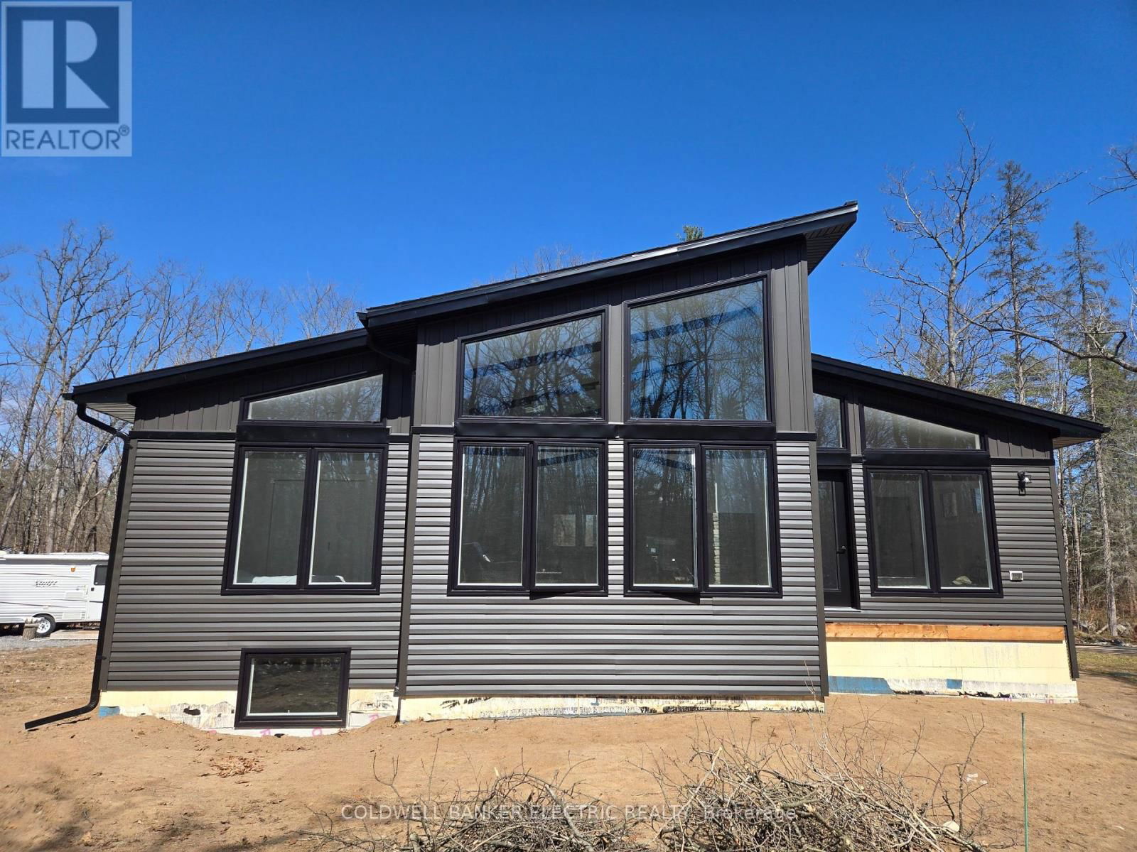 50 MAPLE ROAD Image 35