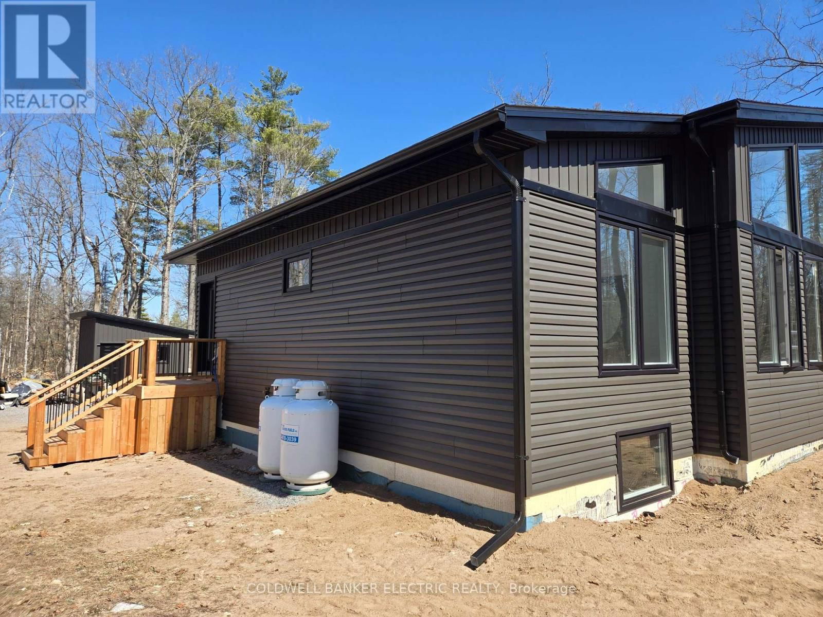 50 MAPLE ROAD Image 37