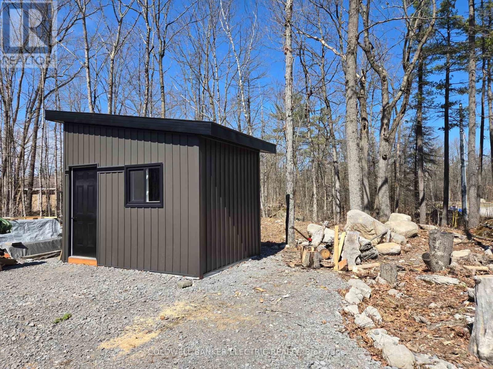50 MAPLE ROAD Image 38
