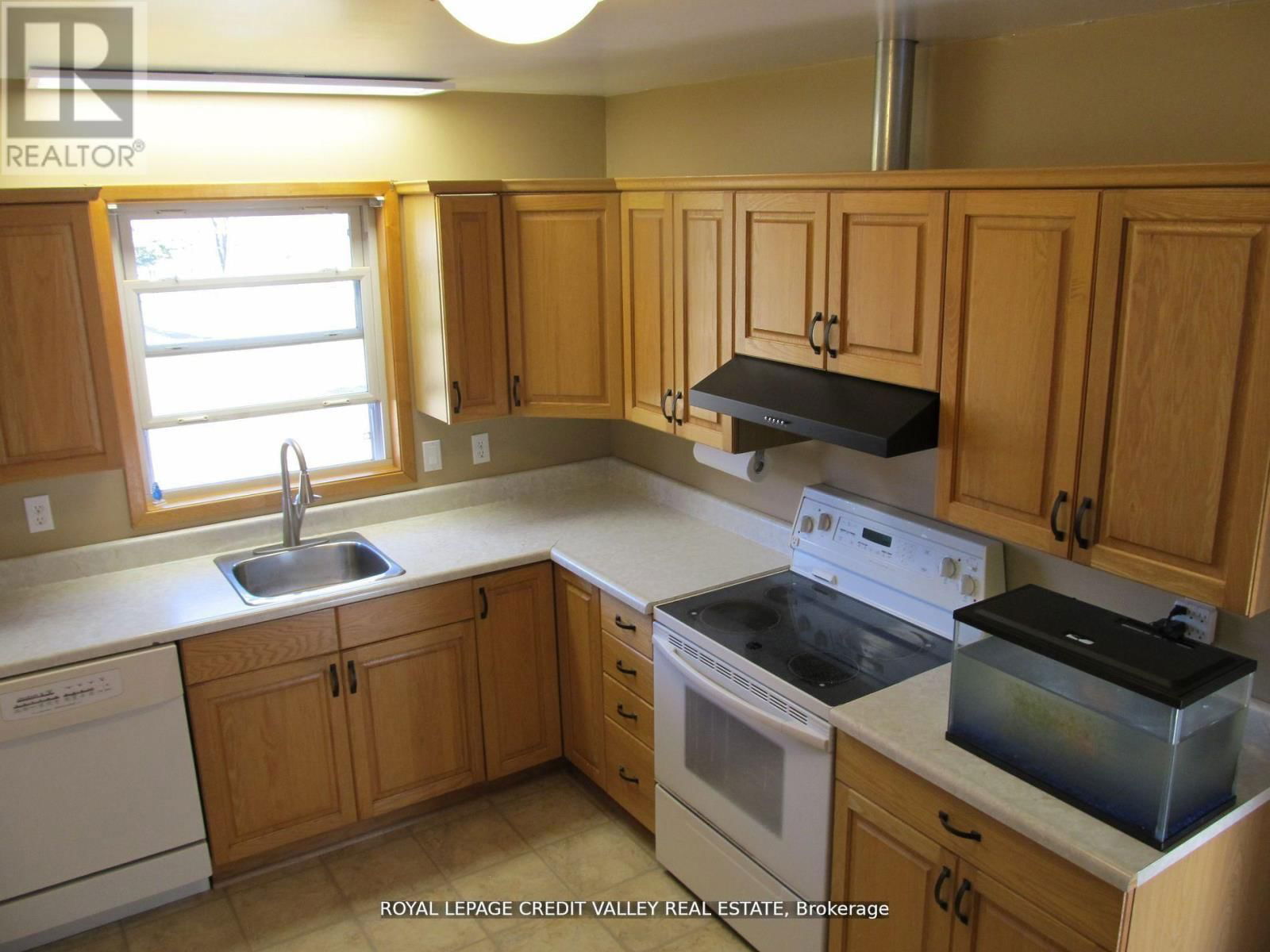 476345 3RD LINE Image 27