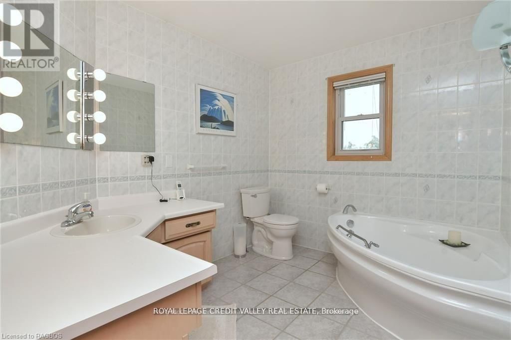 476345 3RD LINE Image 35