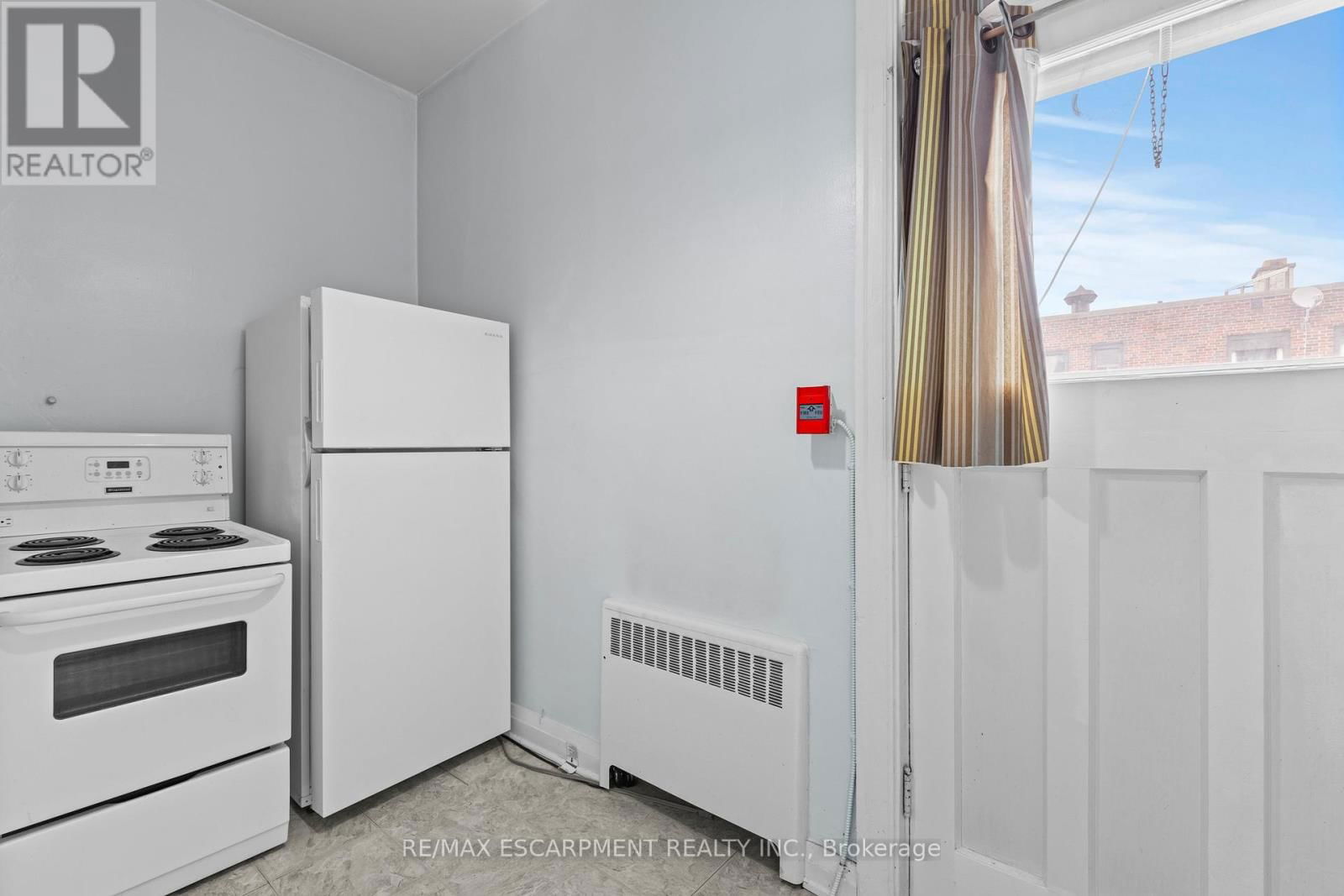 17 WEBBER AVENUE Image 16