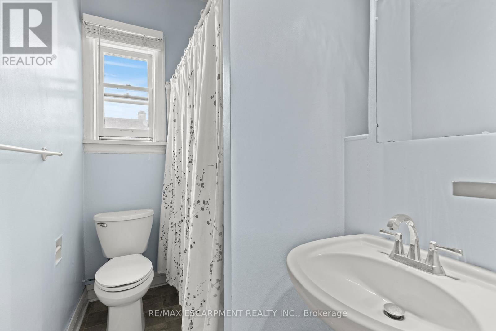 17 WEBBER AVENUE Image 19