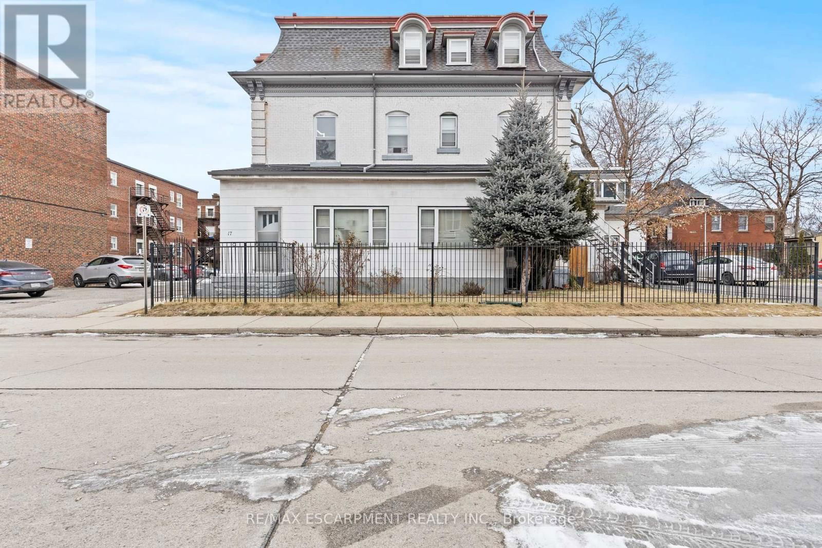 17 WEBBER AVENUE Image 4