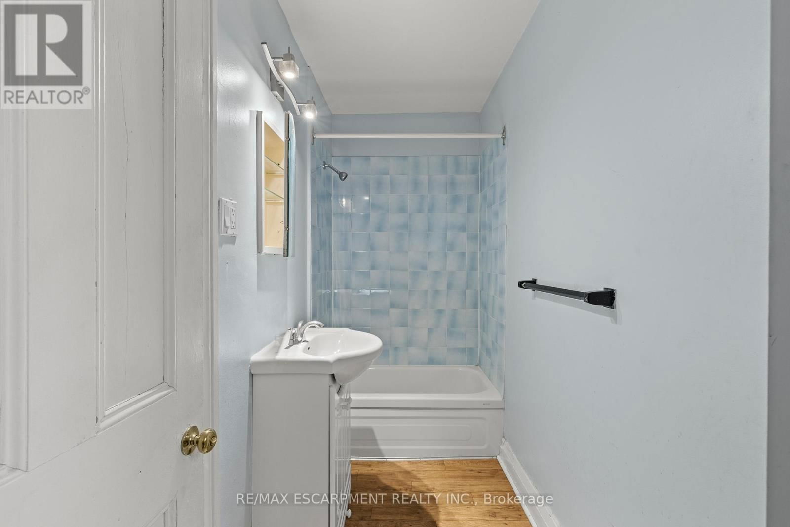 17 WEBBER AVENUE Image 40