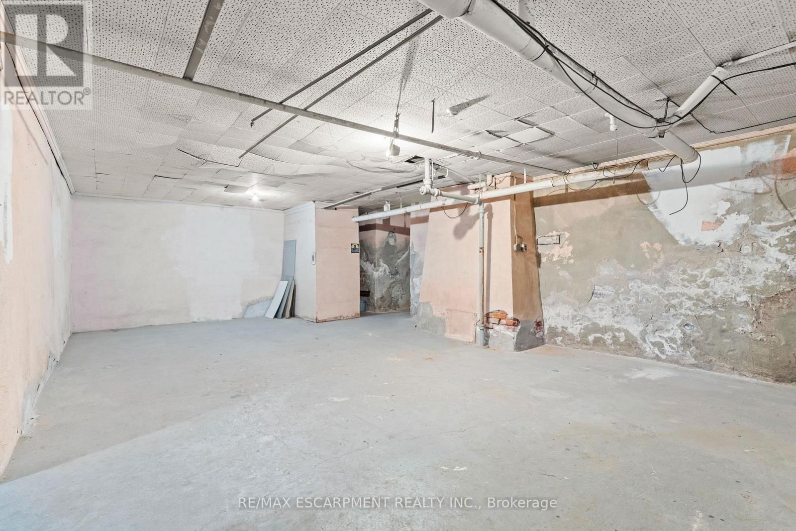 17 WEBBER AVENUE Image 42
