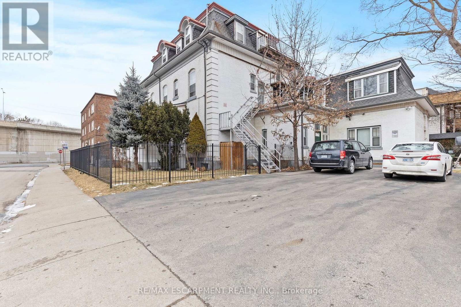 17 WEBBER AVENUE Image 5
