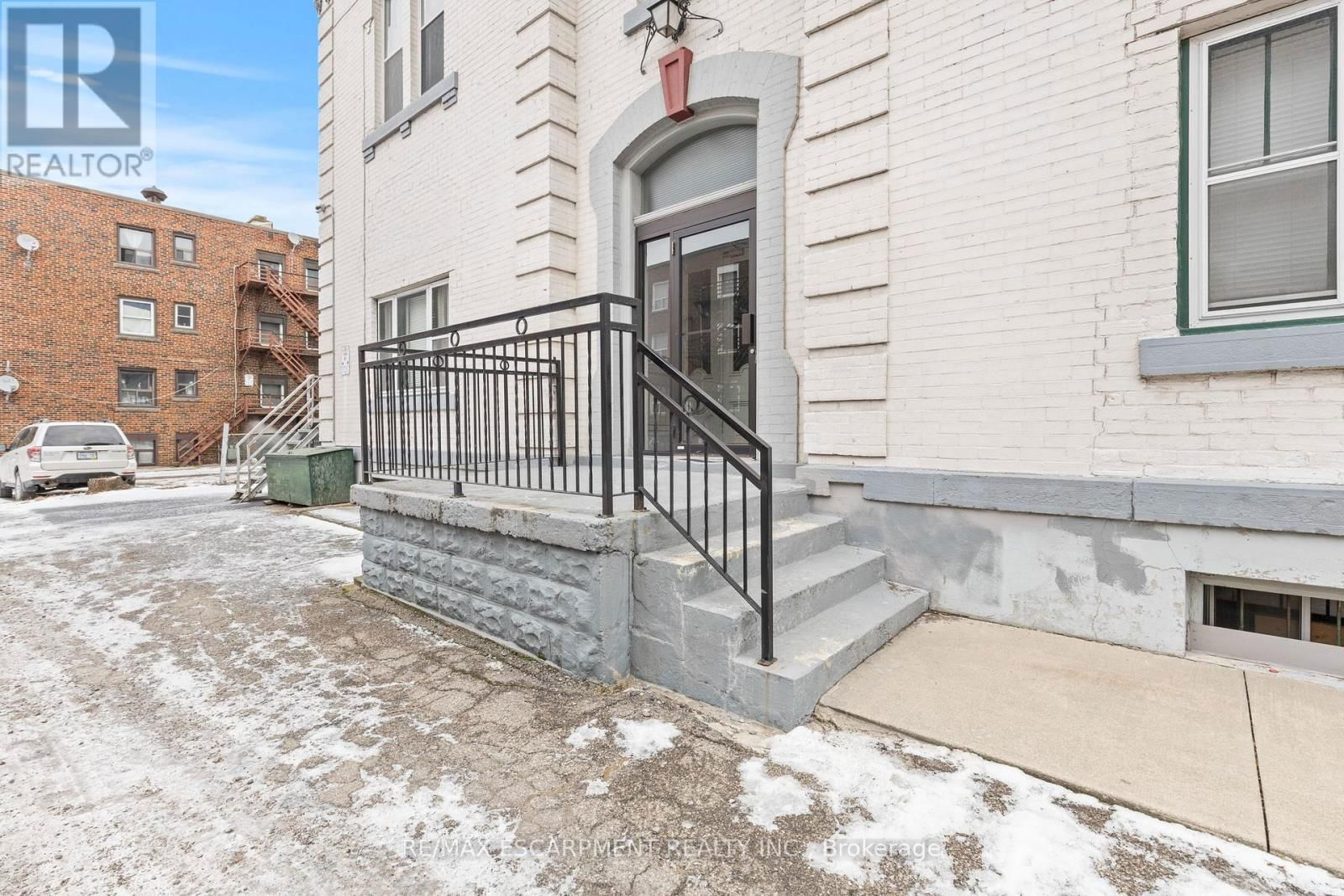 17 WEBBER AVENUE Image 9