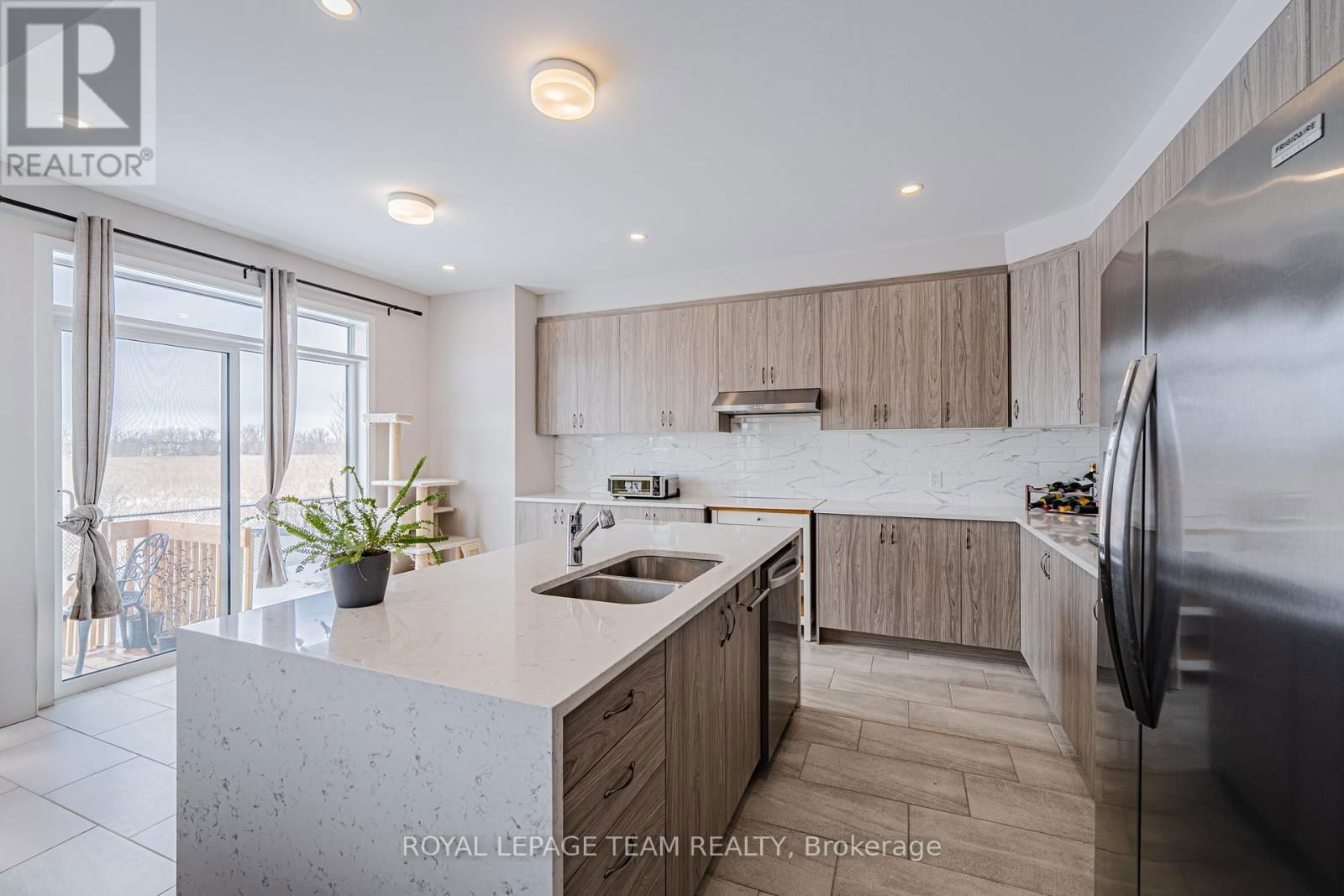 863 MOONRISE TERRACE Image 21