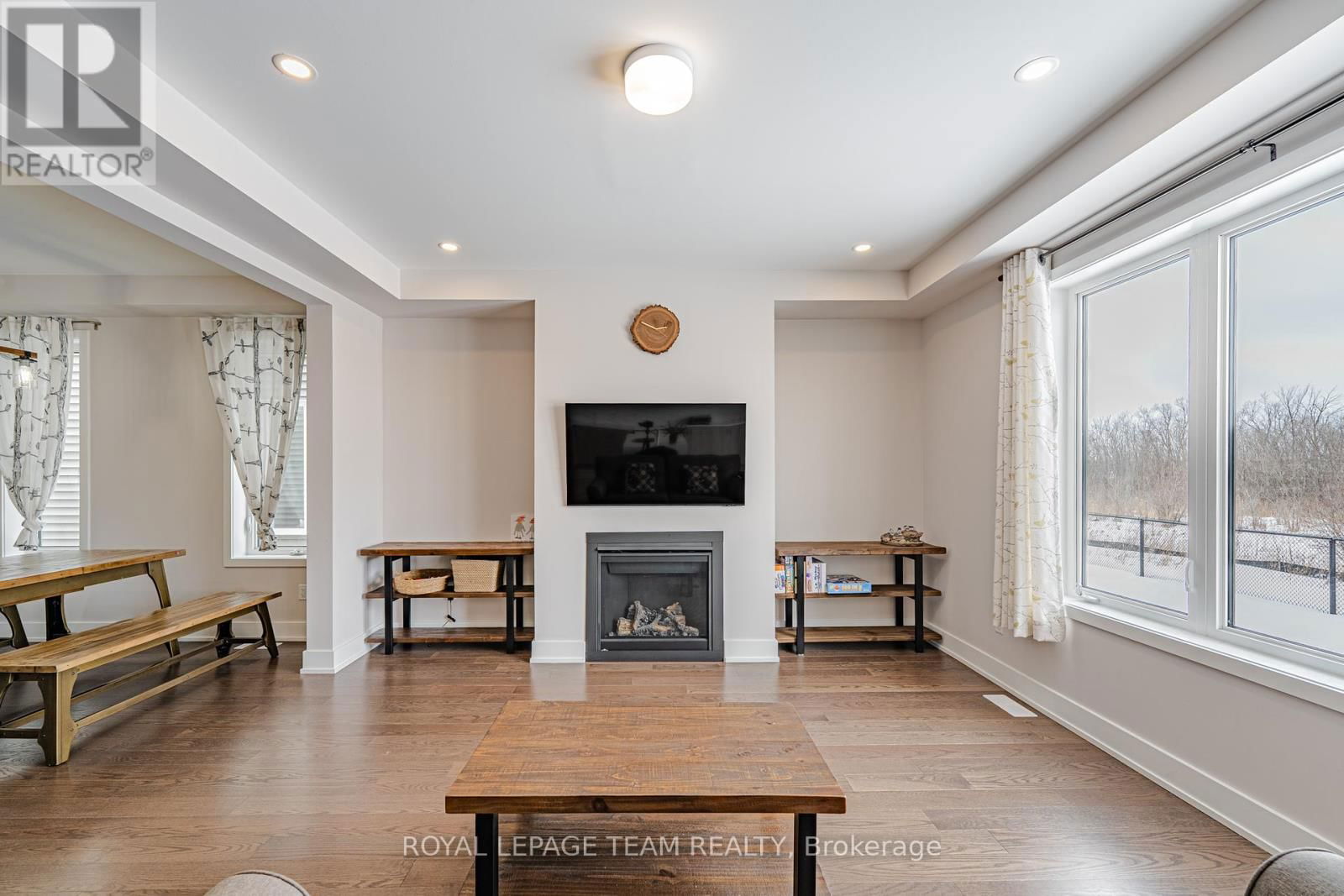 863 MOONRISE TERRACE Image 24