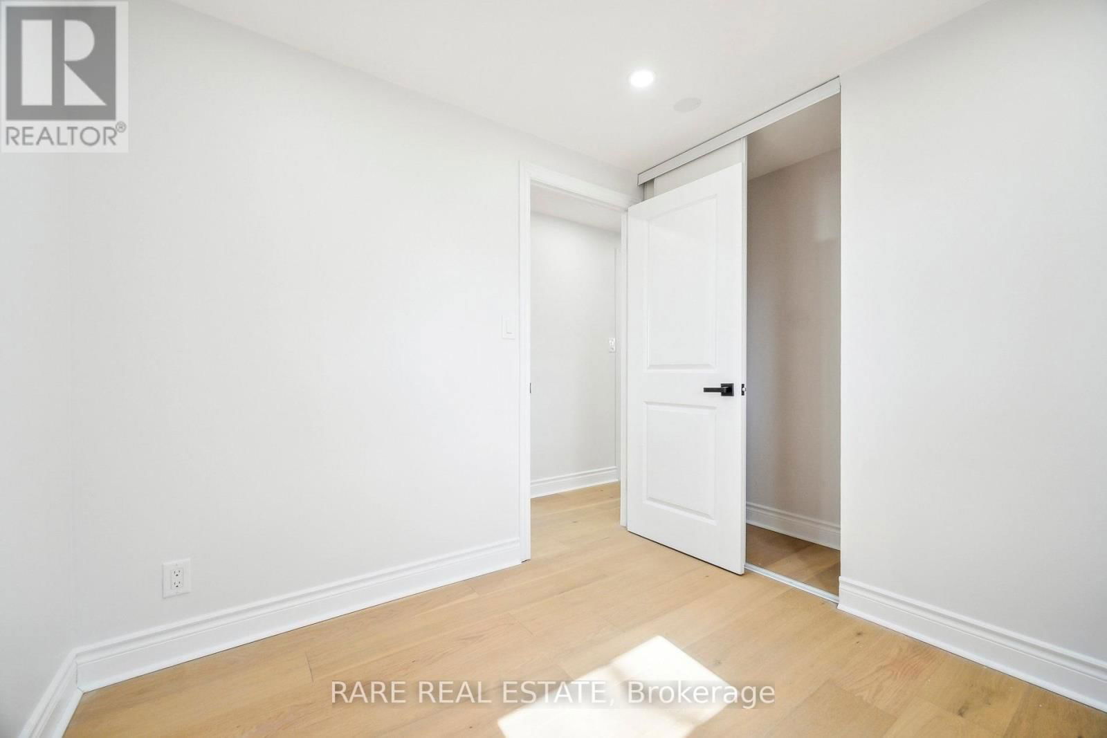 314 LAUGHTON CRESCENT Image 17