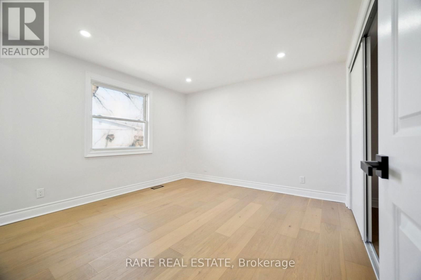 314 LAUGHTON CRESCENT Image 22