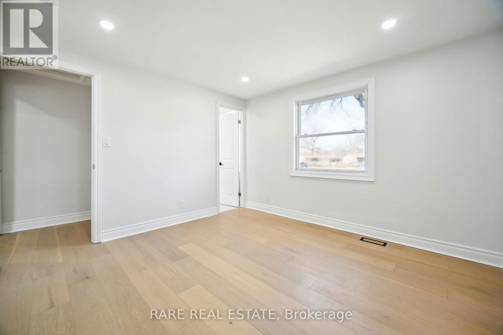 314 LAUGHTON CRESCENT Image 23